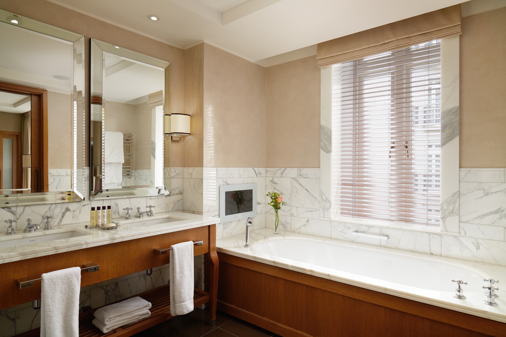 Double marble sink, bathtub and window