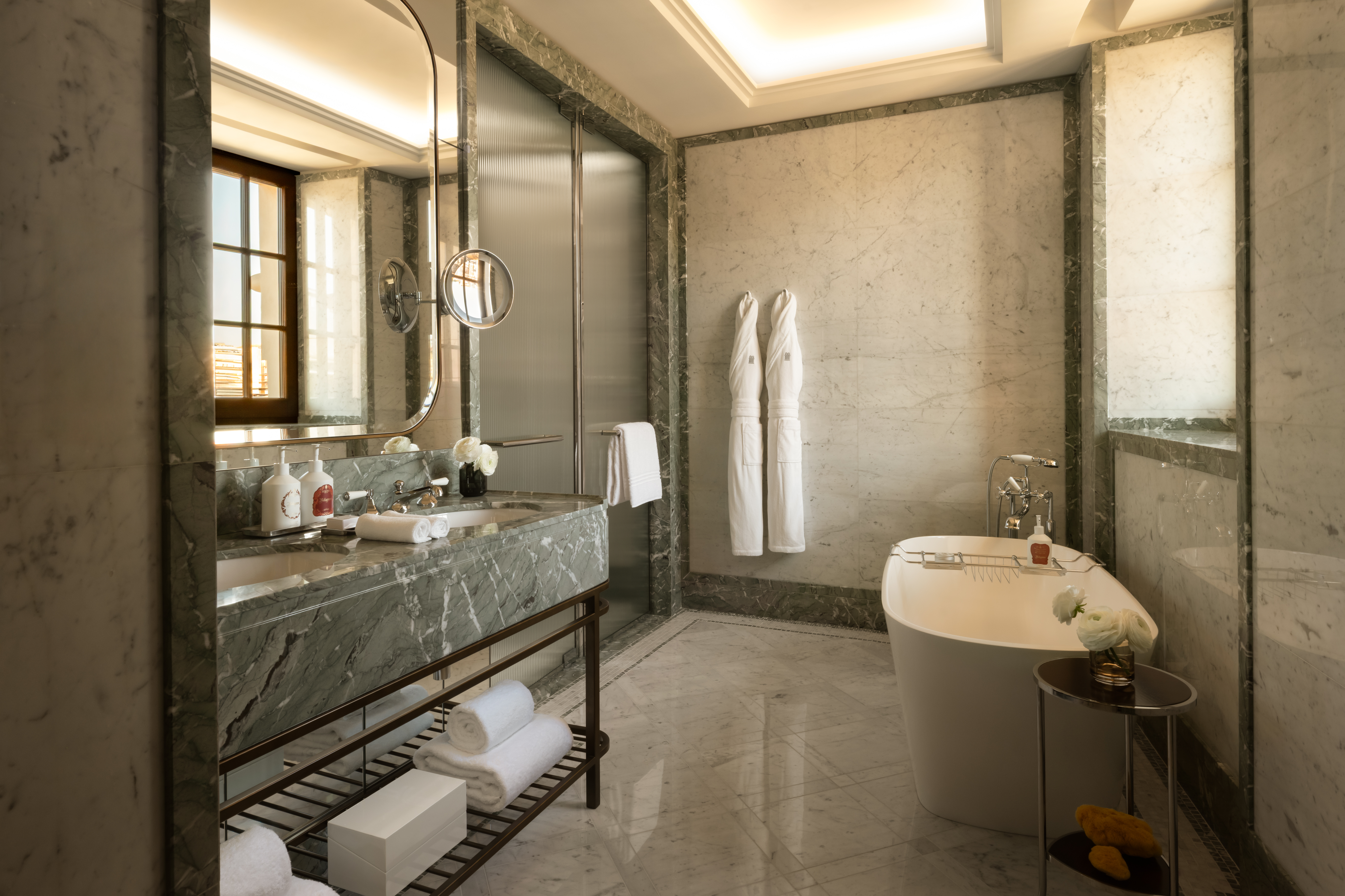 Deluxe Room Bathroom Bath Corinthia Rome