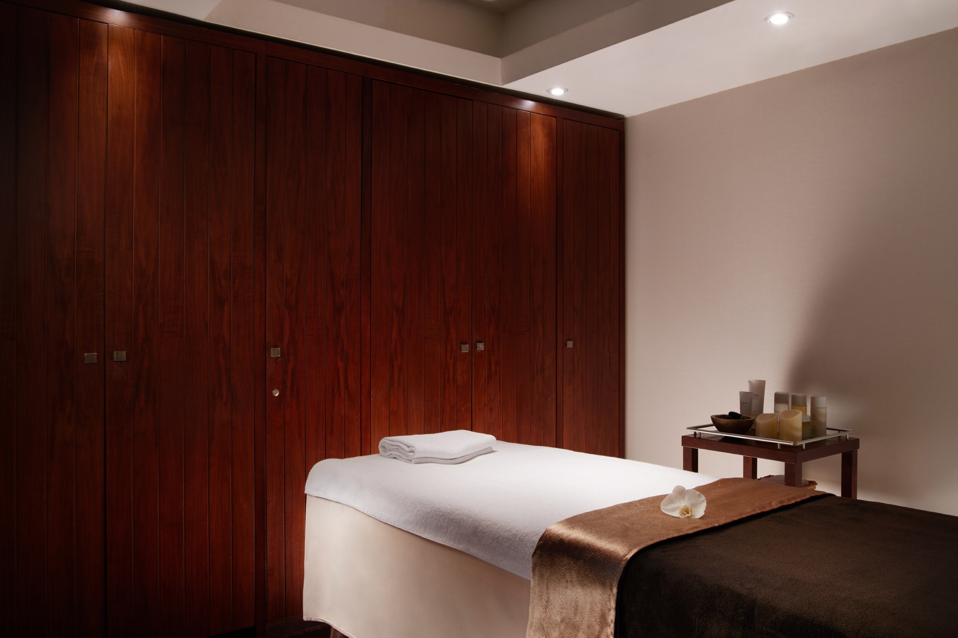 corinthia budapest spa treatment room