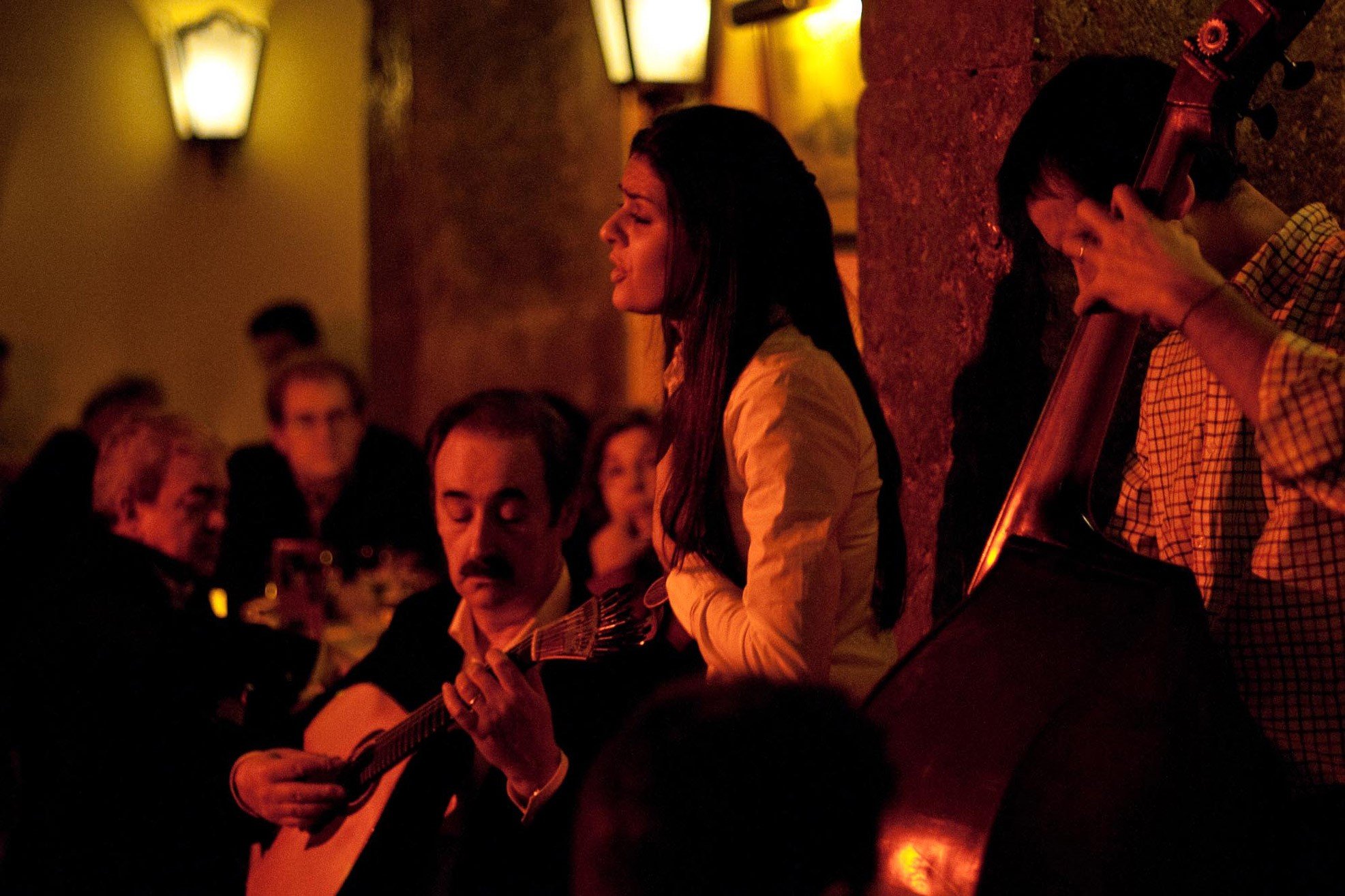 Corinthia-Lisbon-Live-Music-in-Lisbon-Clube-de-Fado-Musicians