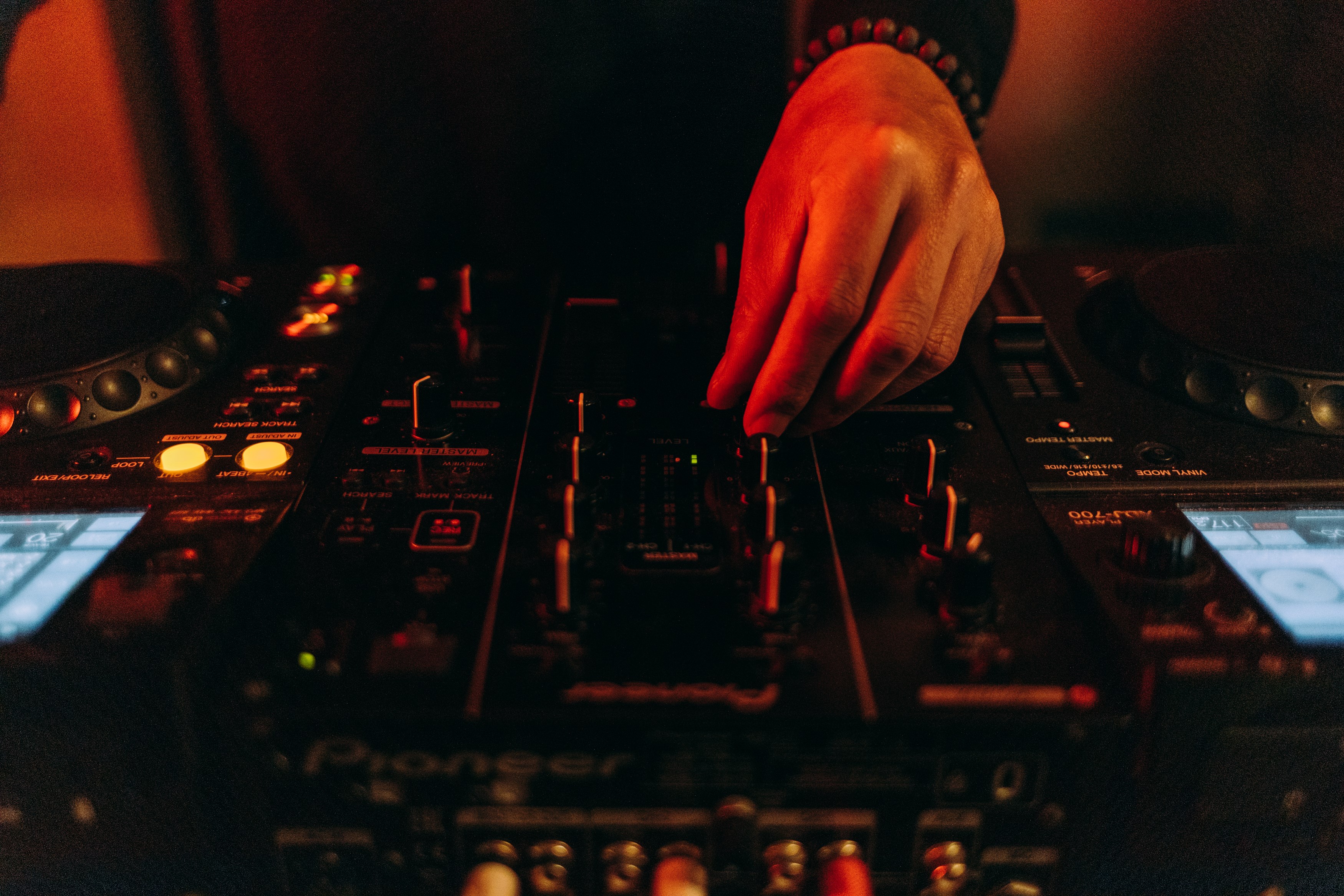 Corinthia-Lisbon-Festive-Season-DJ