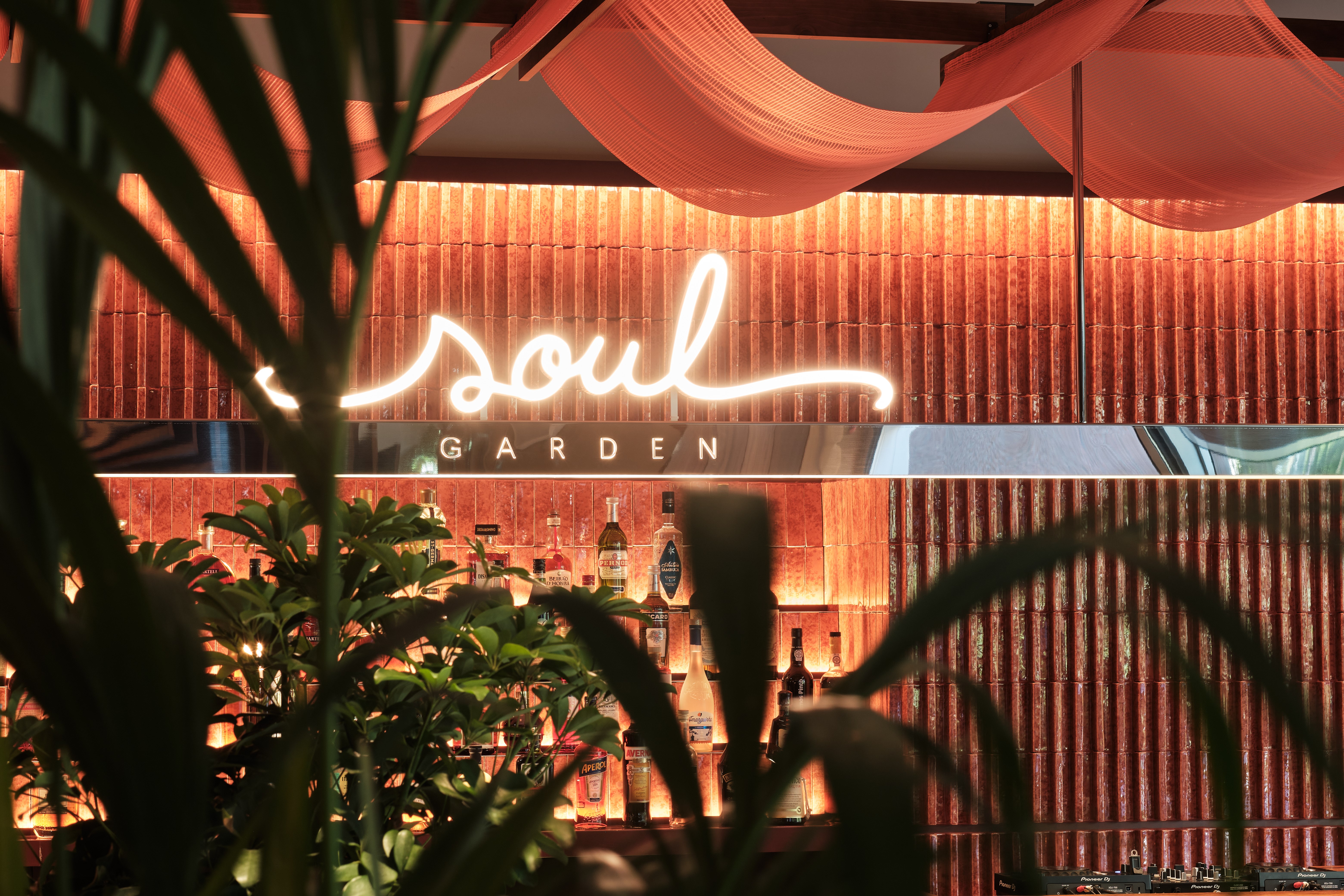 Corinthia-Lisbon-Soul-Garden-Restaurant-and-Bar-Indoor-Bar-Detail