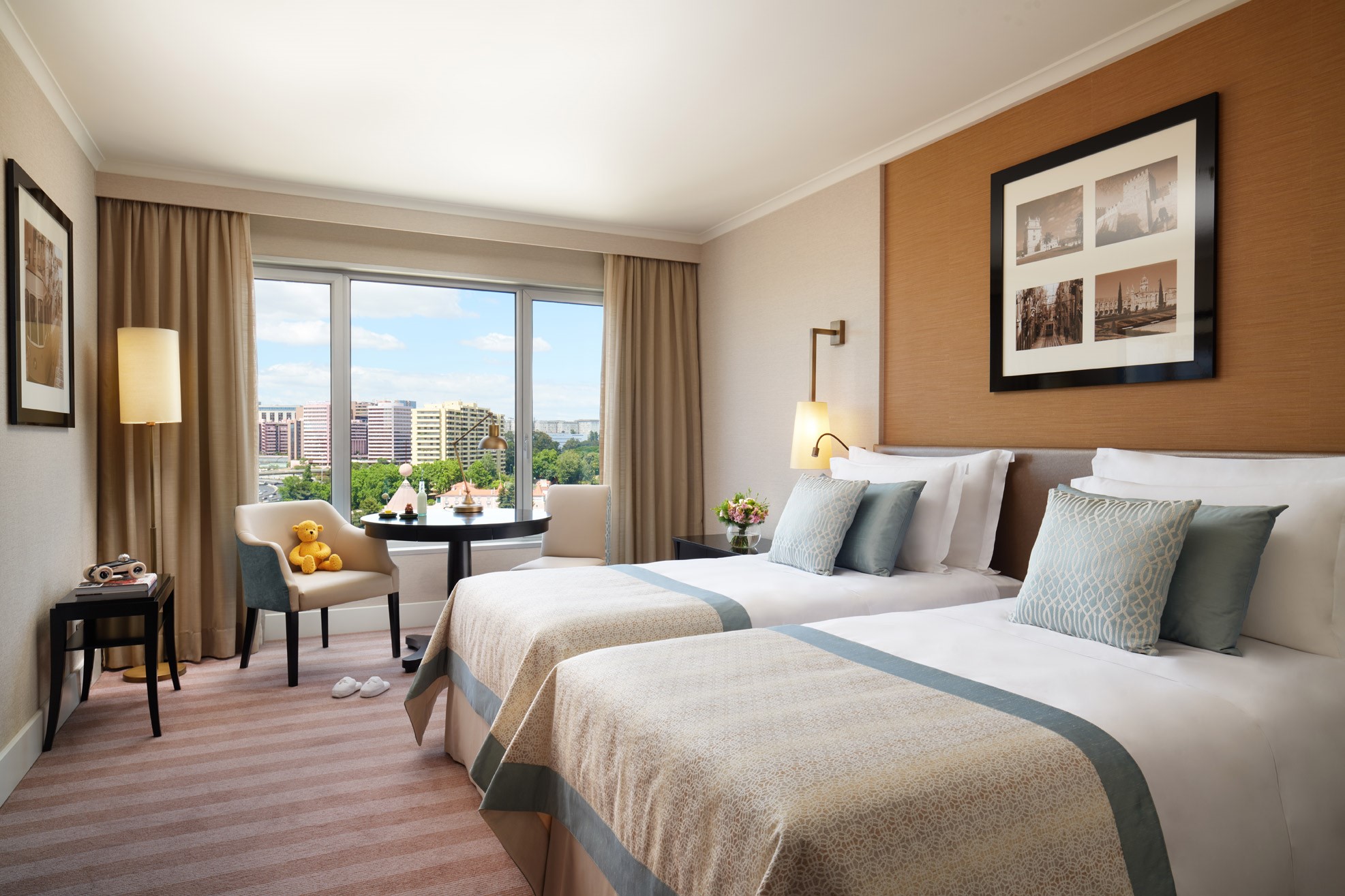 Corinthia-Lisbon-Rooms-and-Suites-Family-Room