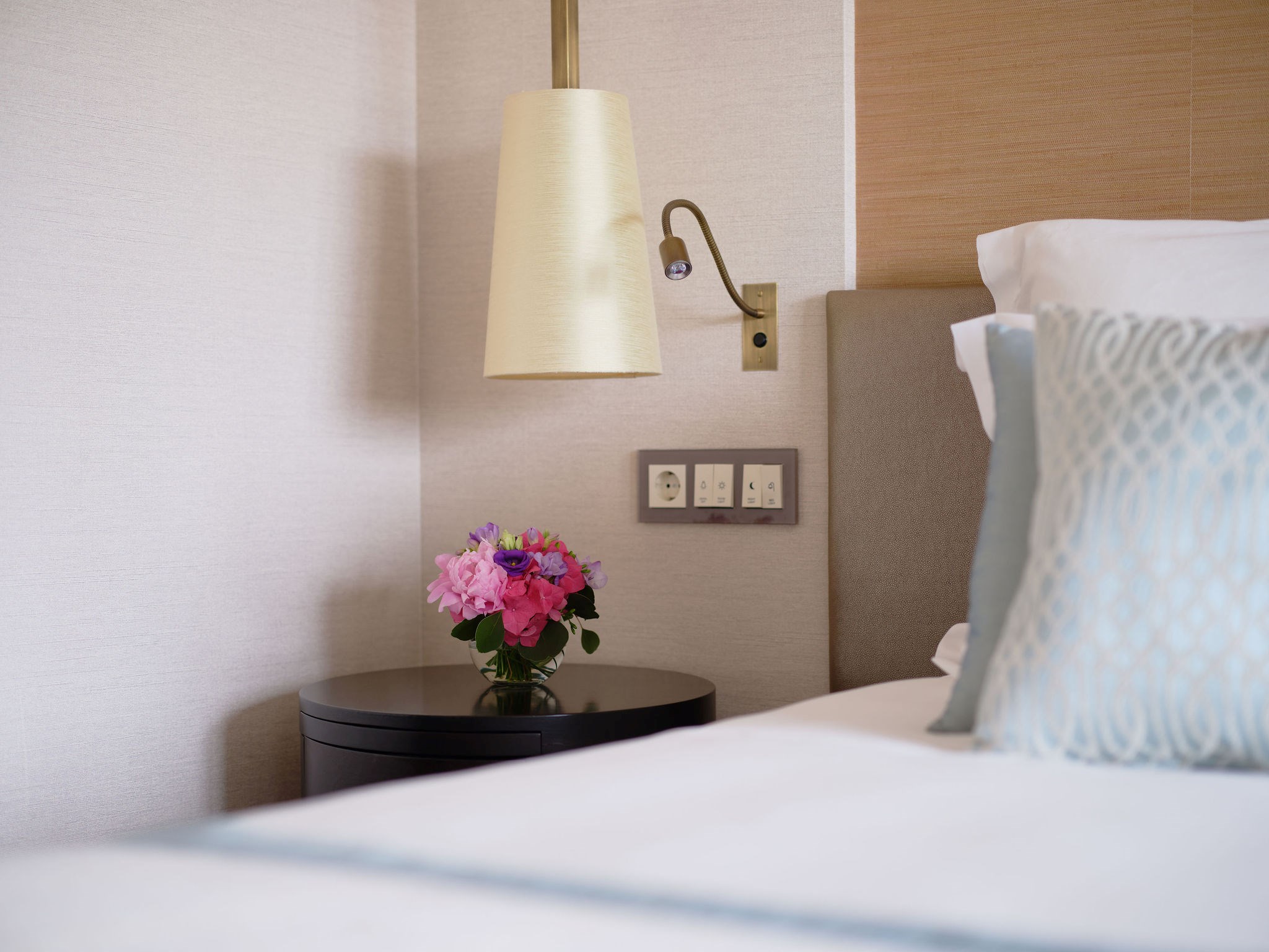 Corinthia-Lisbon-Rooms-and-Suites-Deluxe-King-Twin-Room-Details