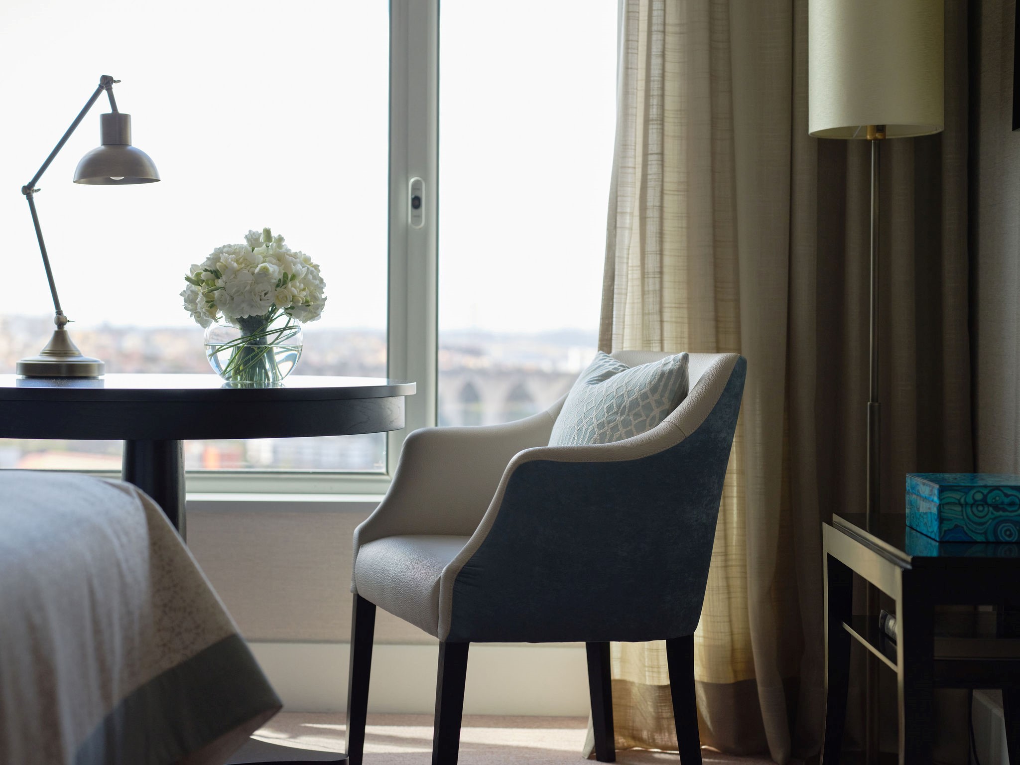 Corinthia-Lisbon-Rooms-and-Suites-Deluxe-Panoramic-View-Room-Details