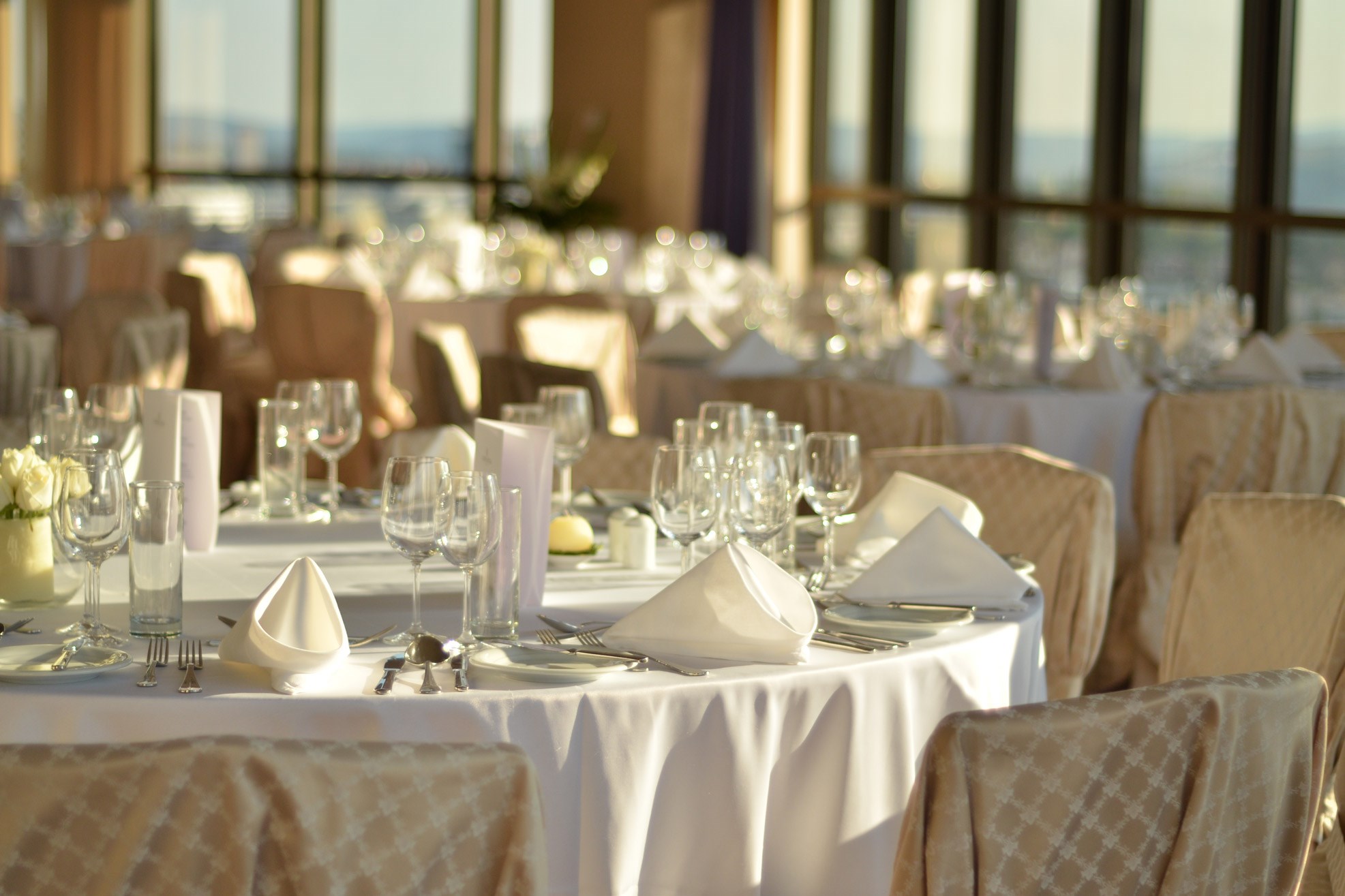 Corinthia-Prague-Bellevue-wedding-tables