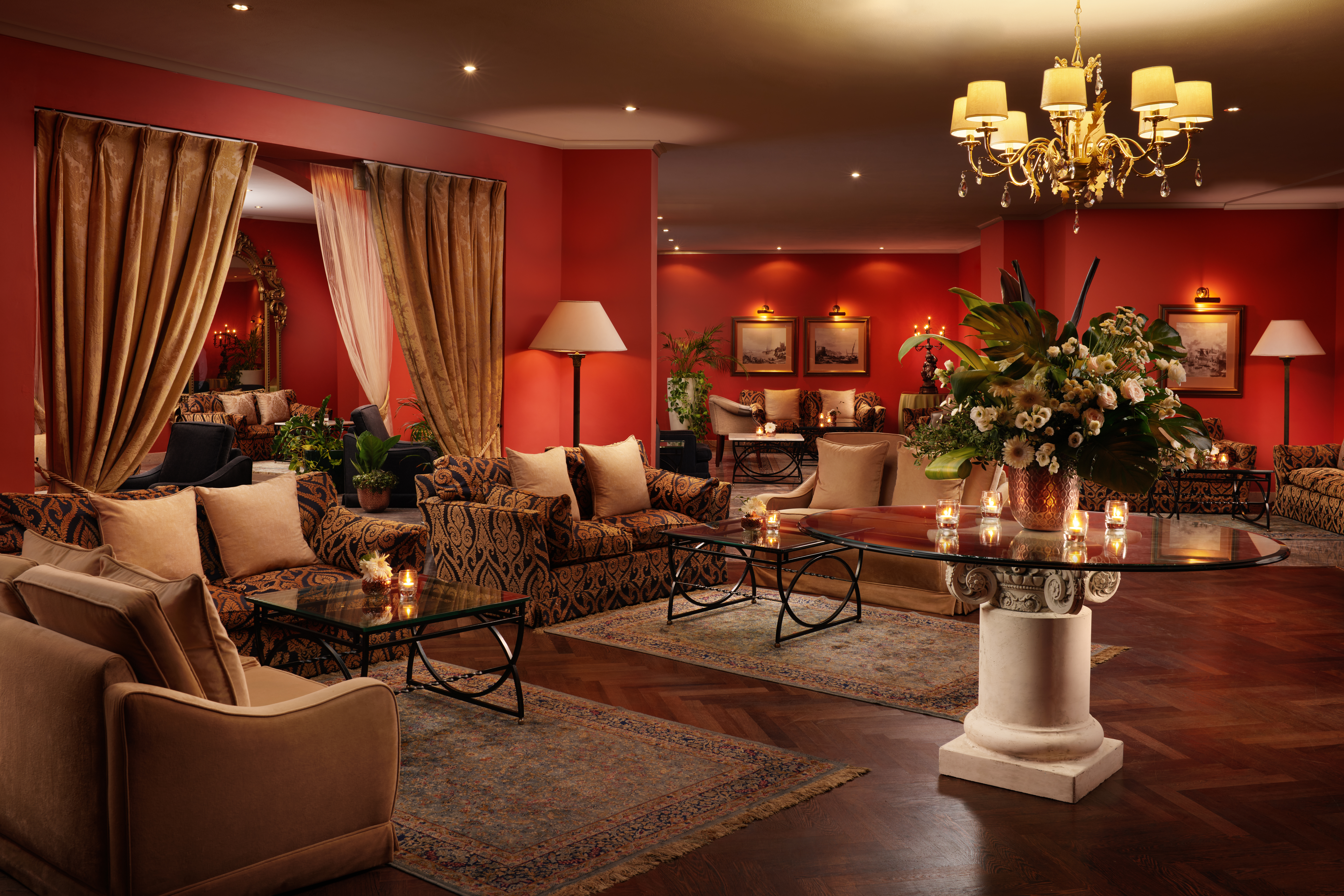 Caprice Lounge