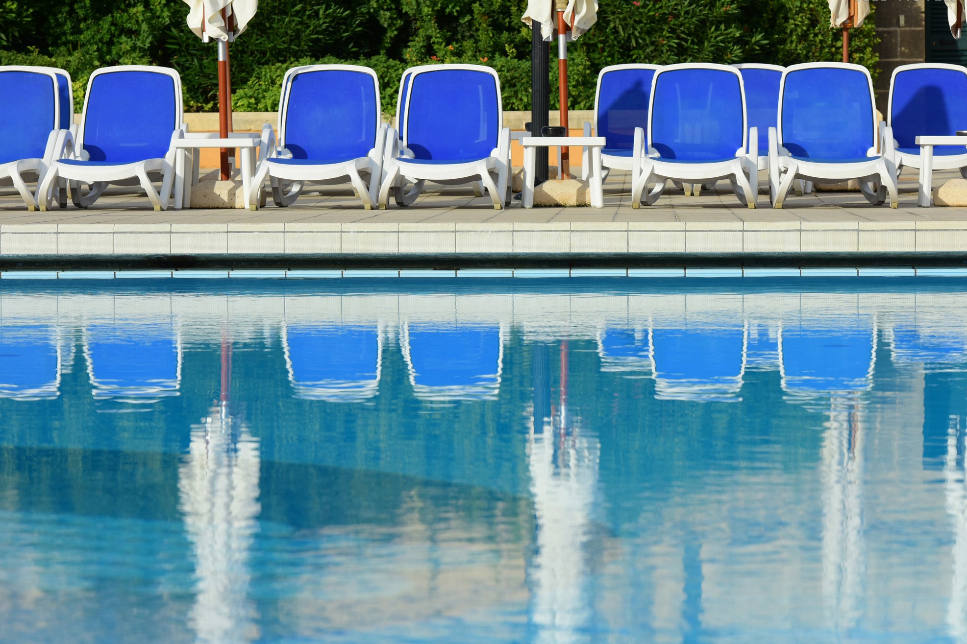 corinthia-st-georges-pool-seating