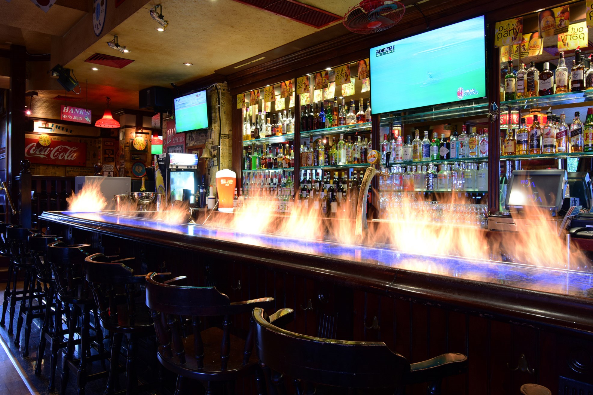 corinthia-st-georges-bay-henry-j-beans-bar