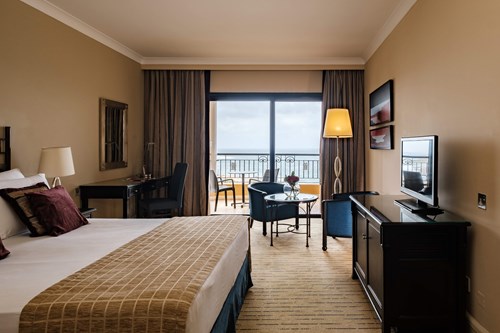 Corinthia-StGeorgesBay-DeluxeSuite1