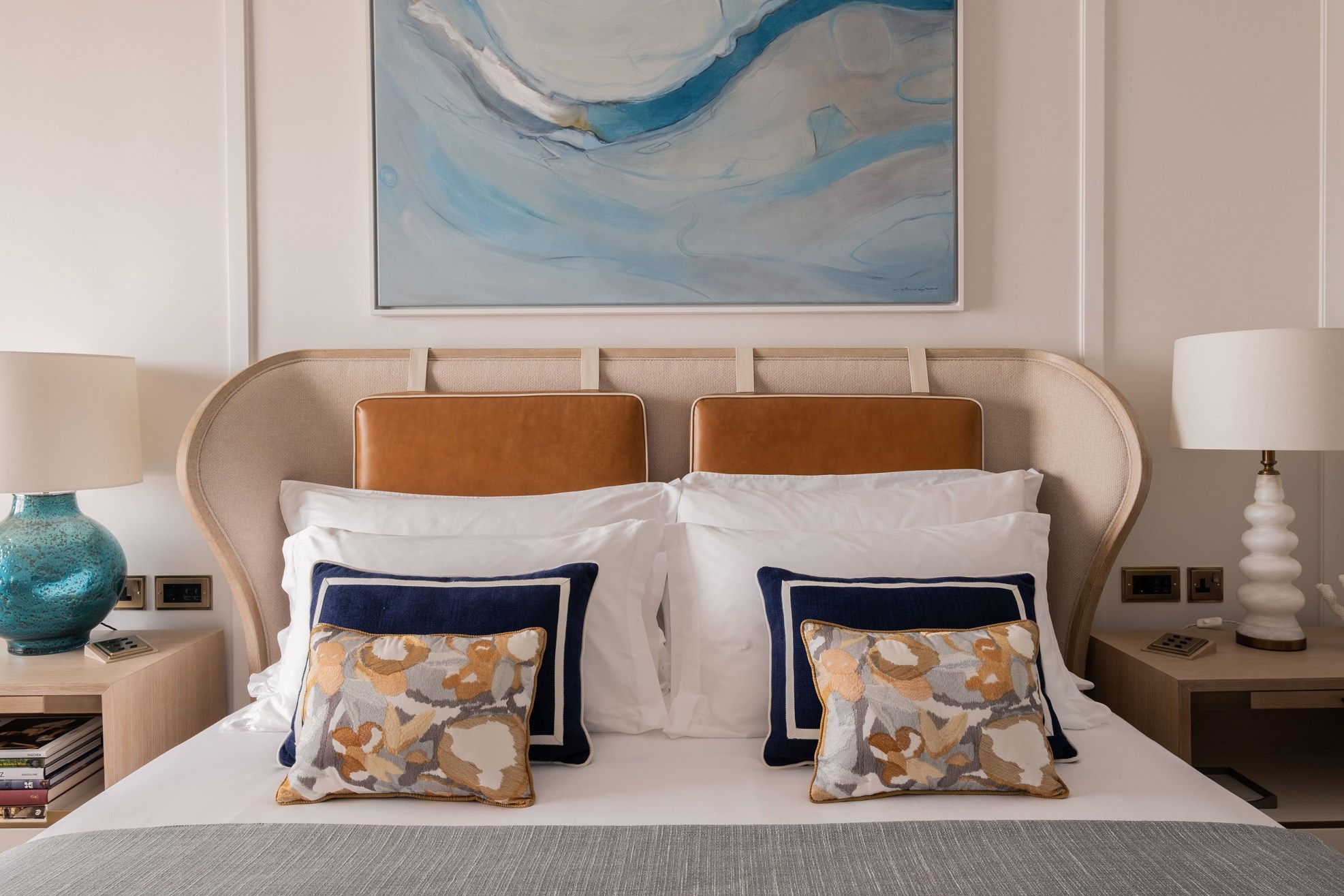 corinthia-st-georges-premium-seaview-room-bed