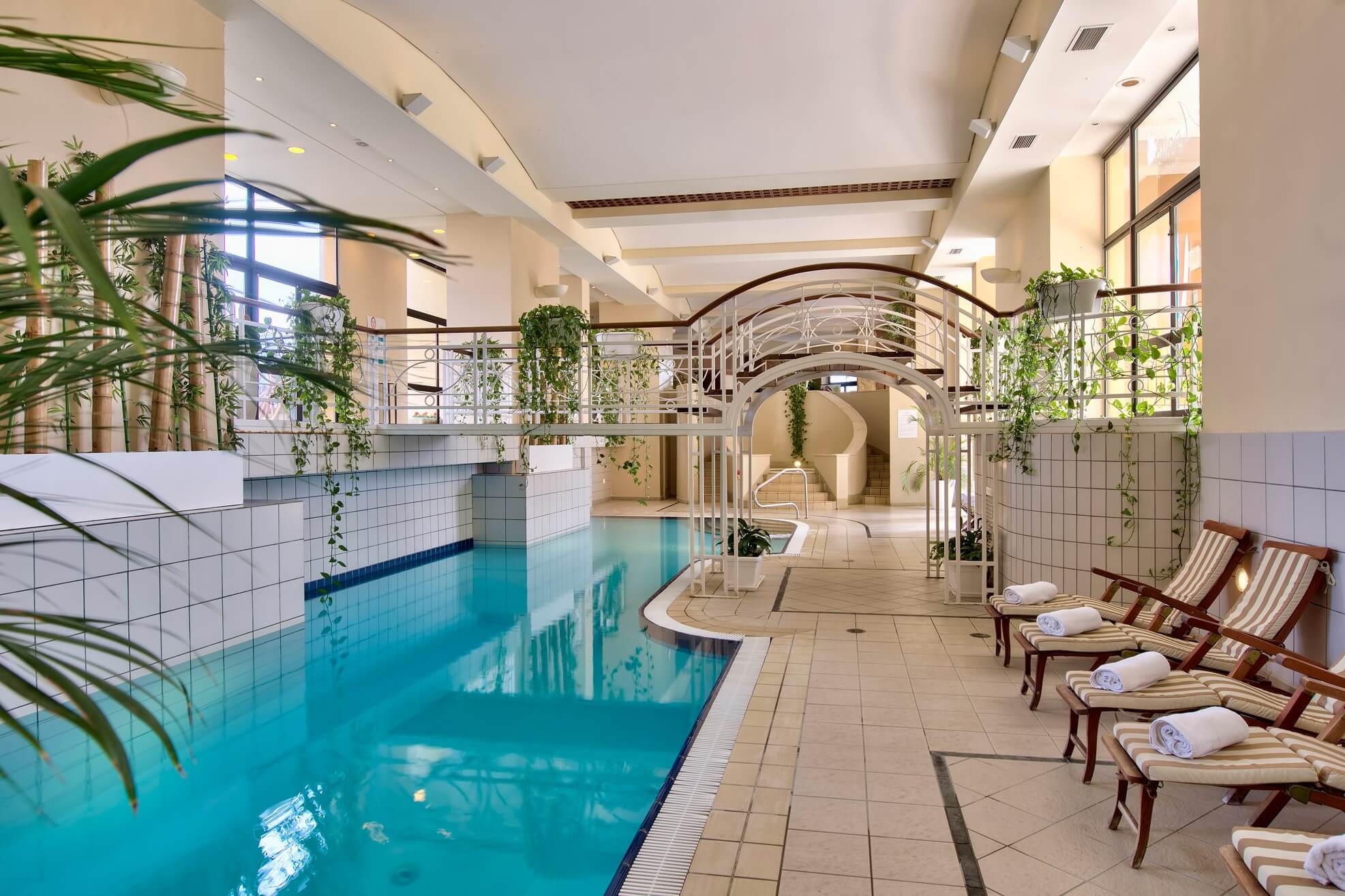corinthia-st-georges-apollo-spa-indoor-swimming-pool
